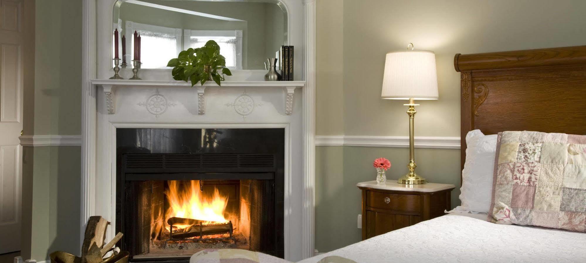 The Maple Leaf Inn Barnard Экстерьер фото